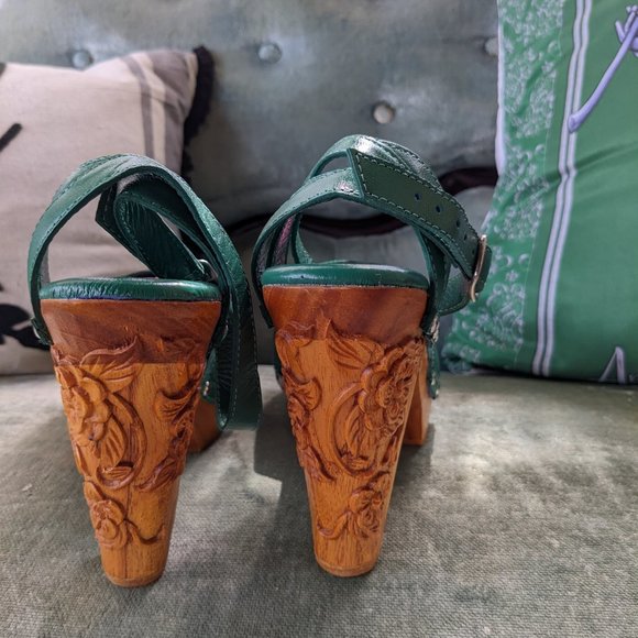 Lucky Lou Tiki Shoes Size 8 Brand new! Sold out on site! - Picture 4 of 7